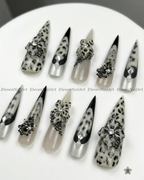 Noir Leopard Muse